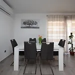 Family Friendly House With A Swimming Pool Maslenica, Novigrad - 23719 جاسينايس