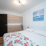 Family Friendly House With A Swimming Pool Maslenica, Novigrad - 23719 * جاسينايس