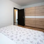 Family Friendly House With A Swimming Pool Maslenica, Novigrad - 23719 بيت للعطل *