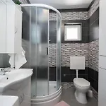 Family Friendly House With A Swimming Pool Maslenica, Novigrad - 23719 بيت للعطل