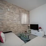 بيت للعطل Family Friendly House With A Swimming Pool Maslenica, Novigrad - 23719