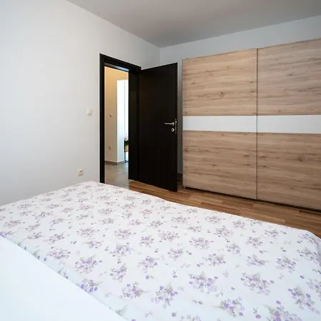 Family Friendly House With A Swimming Pool Maslenica, Novigrad - 23719 Feriehus *