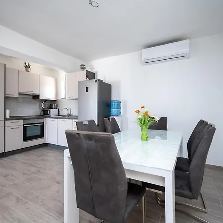 Family Friendly House With A Swimming Pool Maslenica, Novigrad - 23719 Feriehus Jasenice (Zadar)