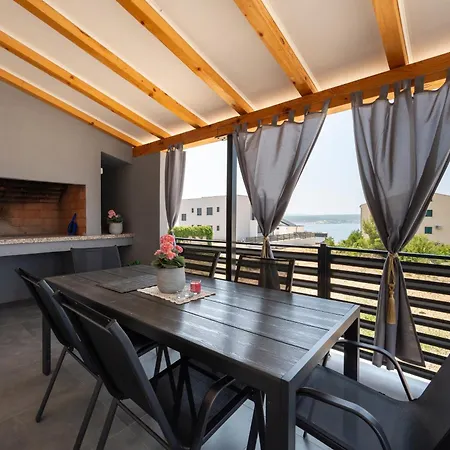 Family Friendly House With A Swimming Pool Maslenica, Novigrad - 23719 Feriehus *