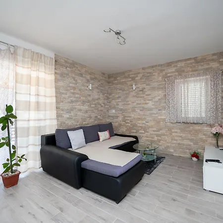 Family Friendly House With A Swimming Pool Maslenica, Novigrad - 23719 Feriehus *