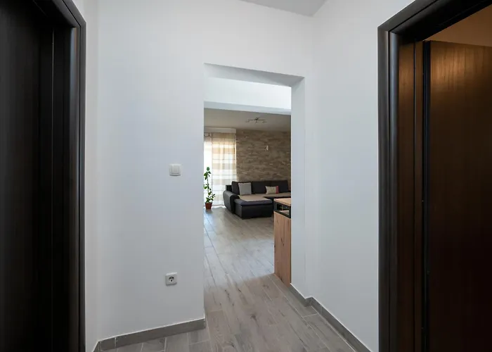 Дом отдыха Family Friendly House With A Swimming Pool Maslenica, Novigrad - 23719 Ясенице